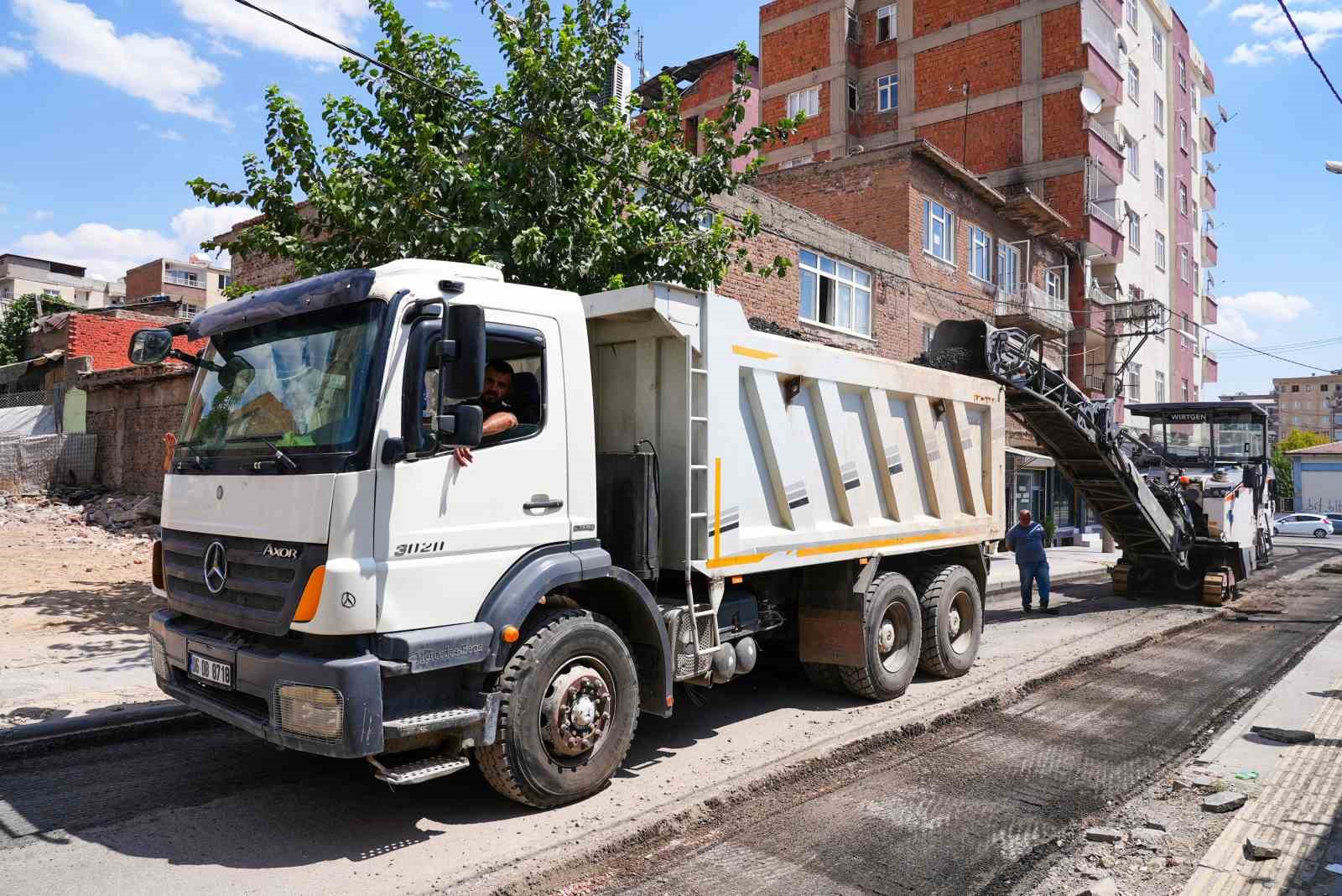 baglar-da-5-cadde-sicak-asfaltla-yenileniyor