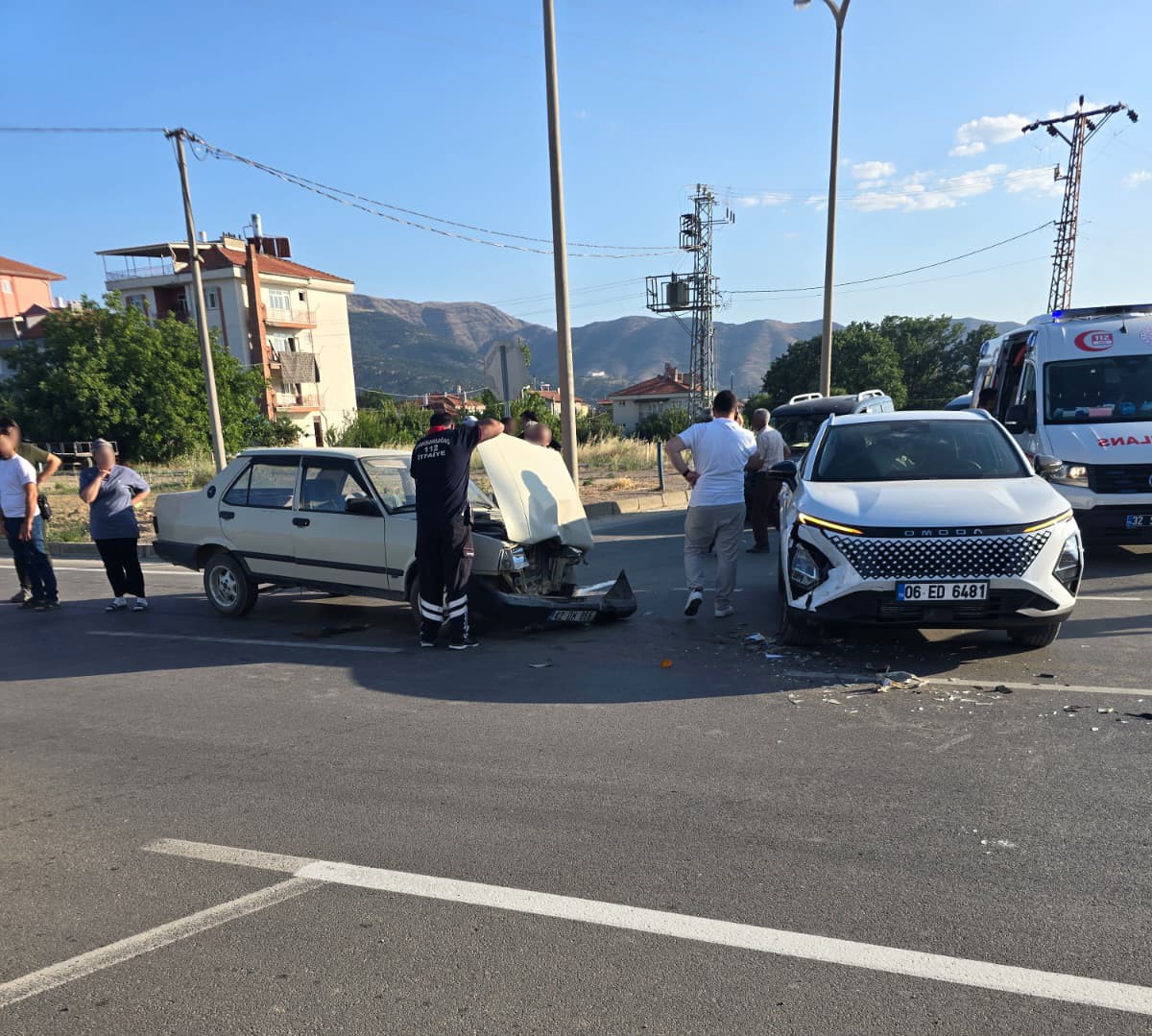 kavsakta-meydana-gelen-kazada-yolcu-yaralandi