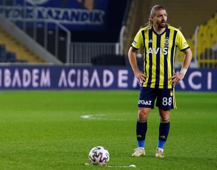 caner-erkin-profesyonel-futbol-kariyerini-noktaladi