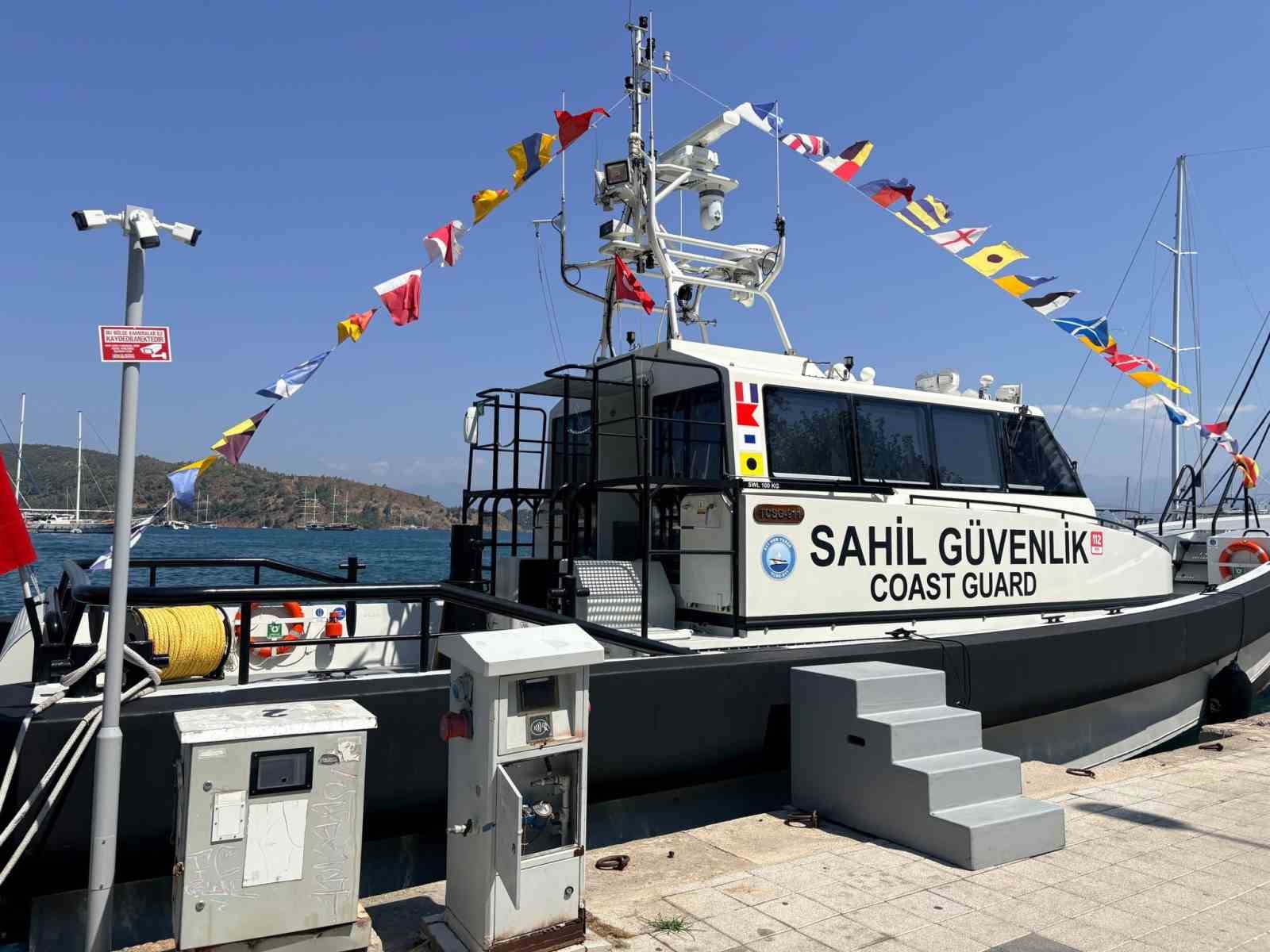 sahil-guvenlik-botu-fethiye-de-halkin-ziyaretine-acildi