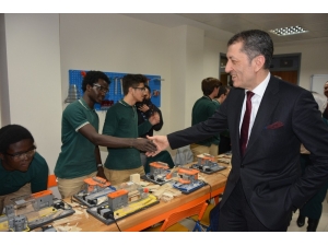 Bakan Selçuk, 59 Ülkeden Gelen Öğrencilerle Bursa’da Buluştu