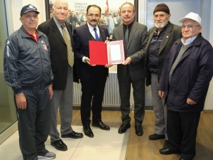 Huzurevi Sakinlerinden Manevi Evlatları Başkan Cahan’a Teşekkür Ziyareti