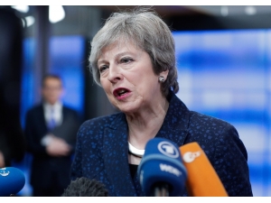 Theresa May Brüksel’den Eli Boş Döndü