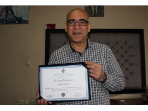 53 Yaşında 4 Yıllık Üniversiteyi 3 Yılda Bitirdi