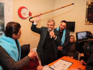 Başkan Adayı Aydın, Dereseki’de Eline Bastonu Aldı Ve Festival Sözü Verdi