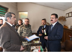 Valisi Akbıyık Aspir Fabrikasını Gezdi