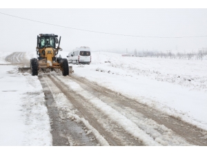 Elazığ’da Kar Nedeniyle 98 Köy Yolu Ulaşıma Kapalı
