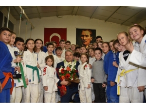 Madalyalarını Başkan Çerçi’den Aldılar