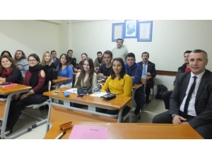 Burhaniyeli Gençler Almanca Öğreniyor