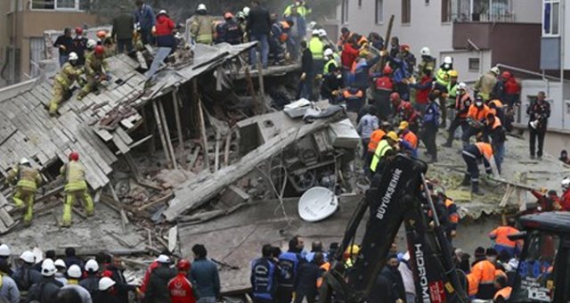 İstanbul Valisi, Çöken Binadaki Acı Bilançoyu Açıkladı: 6 Vatandaşımız Hayatını Kaybetti
