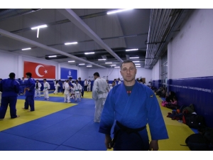 Eski Şampiyon Yeni Adaylar Yetiştiriyor