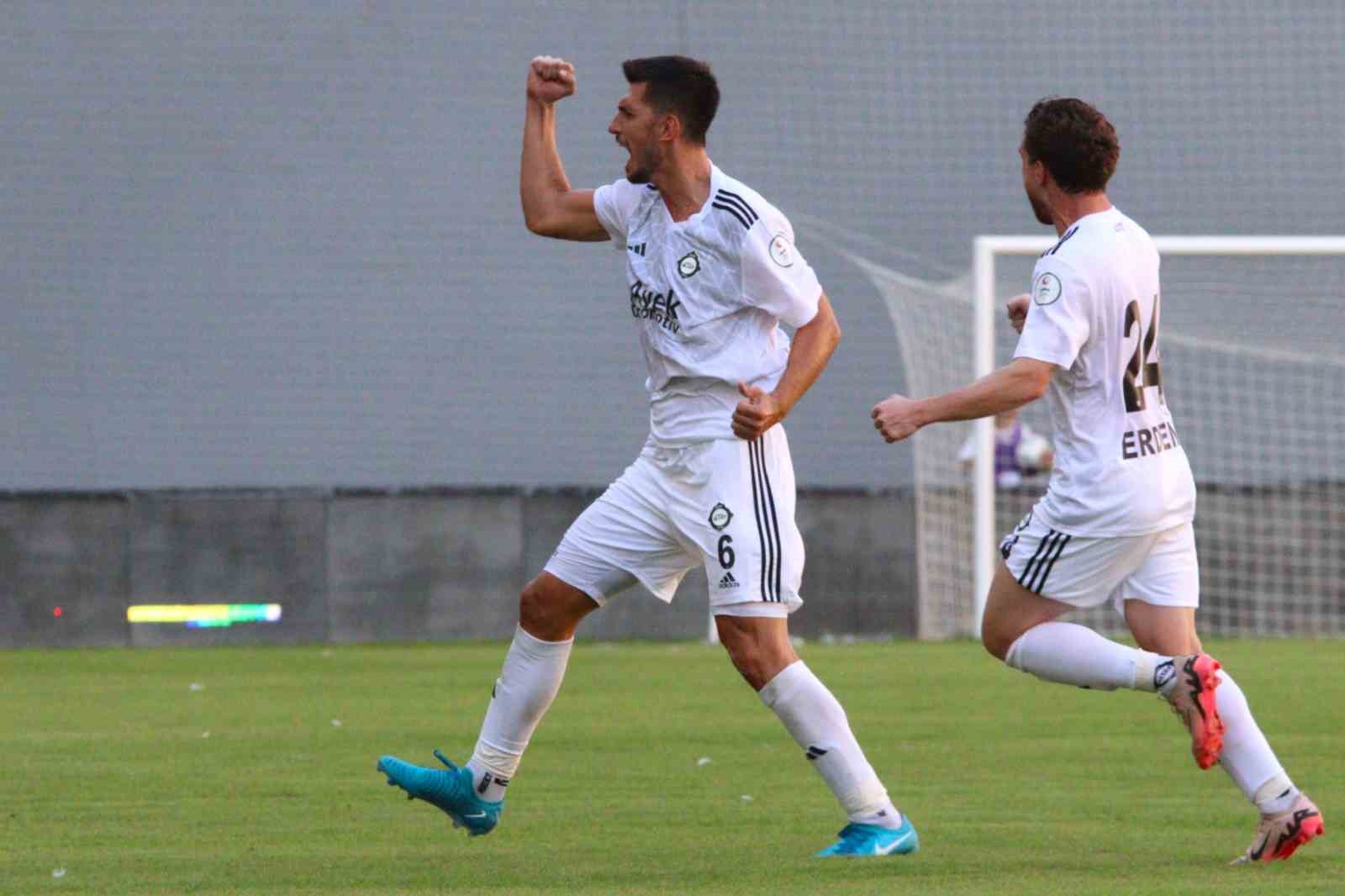 ceyhun-gulselam-profesyonel-futbol-kariyerini-sonlandirdi