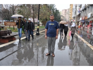 Kış Ortasında Tişörtle Geziyor, Hastalığına Tanı Konulamıyor