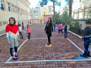 Üniversiteli Öğrencilerden Minikler İçin Eğitici Proje Uygulaması