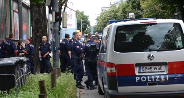 Pkk'lı Terörist, Avusturya'da Bir Devlet Memurunu Bıçaklayarak Öldürdü
