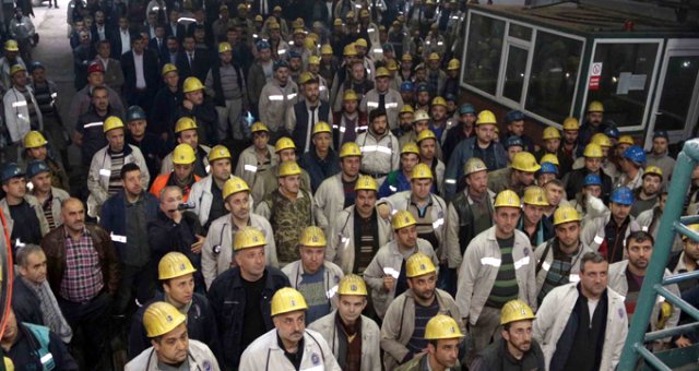 Bakan Dönmez: Soma'da Bir Ay İçinde 2 Bin 400 Maden İşçisi Kadroya Alınacak
