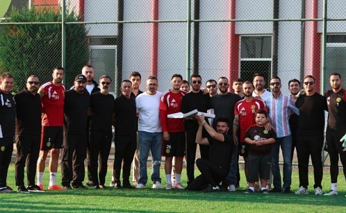 eskisehirspor-taraftarlar-birligi-nden-takima-ve-teknik-ekibe-ziyaret