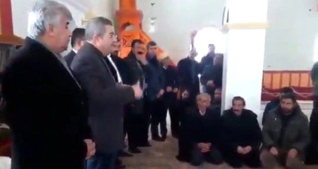 Ak Parti'nin Van Adayı Necdet Takva, Camide Seçim Çalışması Yaptı