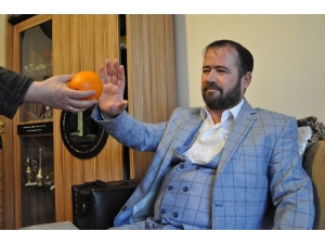 Hayatını Meyve Ve Sebzesiz Yemeden Sürdürüyor