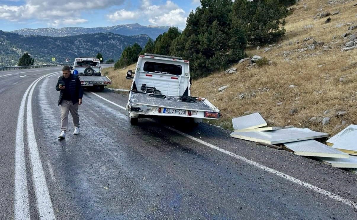 antalya-da-iki-ayri-trafik-kazasinda-2-kisi-yaralandi