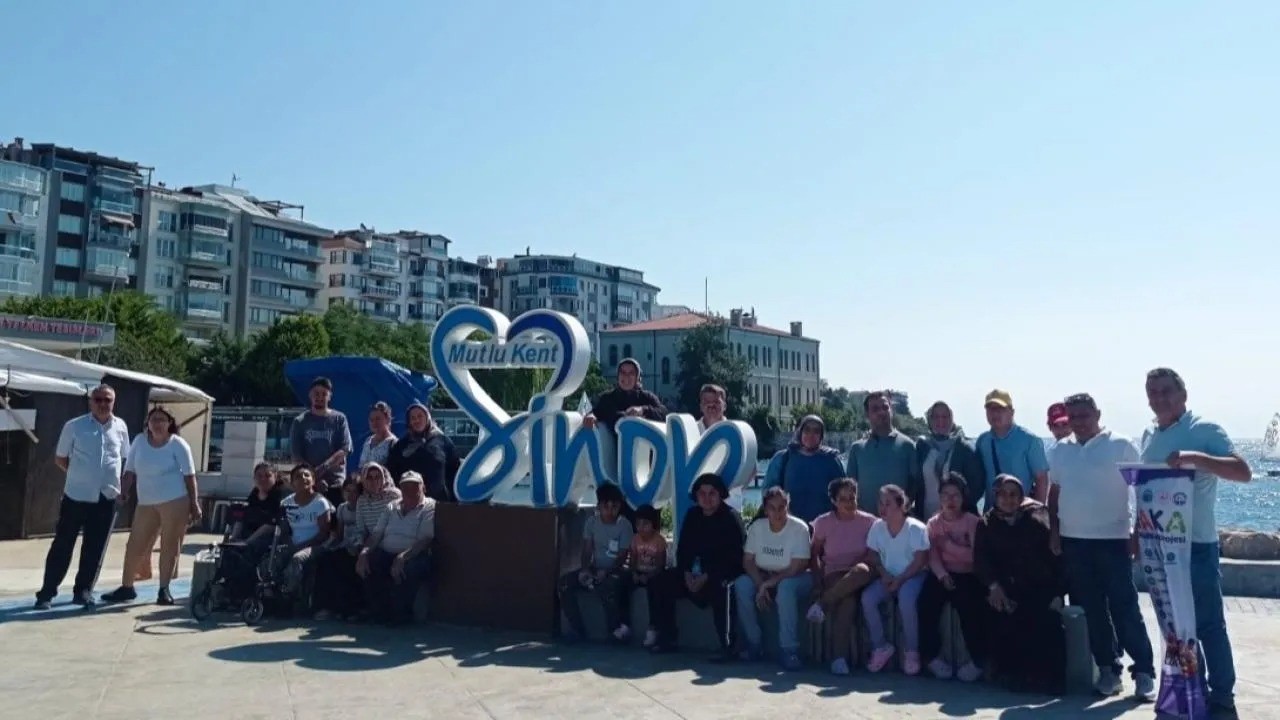 ozel-bireyler-sinop-un-tarihi-ve-dogal-guzelliklerini-kesfetti