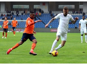Spor Toto Süper Lig: Medipol Başakşehir: 1 - Bb Erzurumspor: 0 (İlk Yarı)