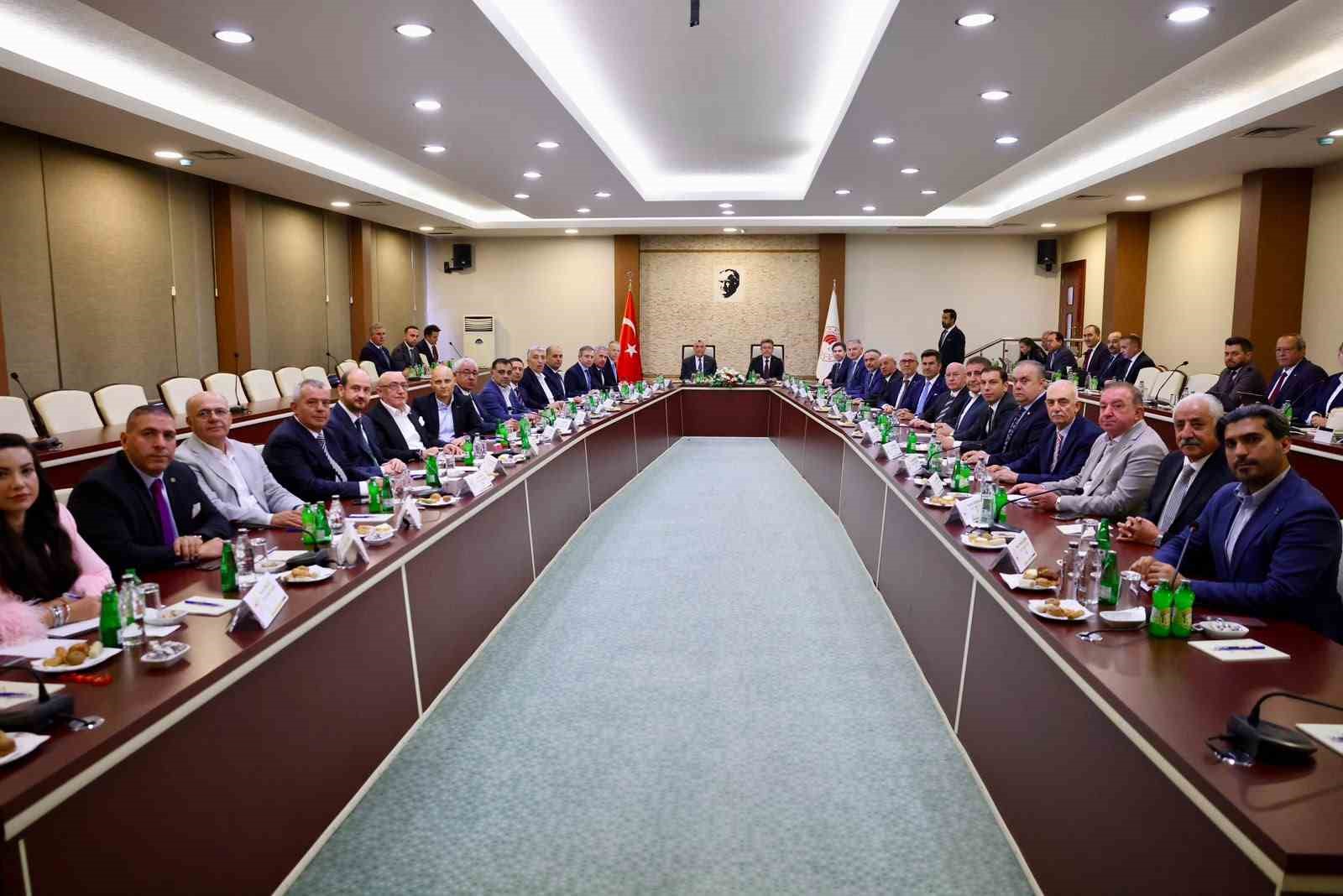 duyan-ankara-da-tarim-ve-ticaret-sektoru-toplantisina-katildi