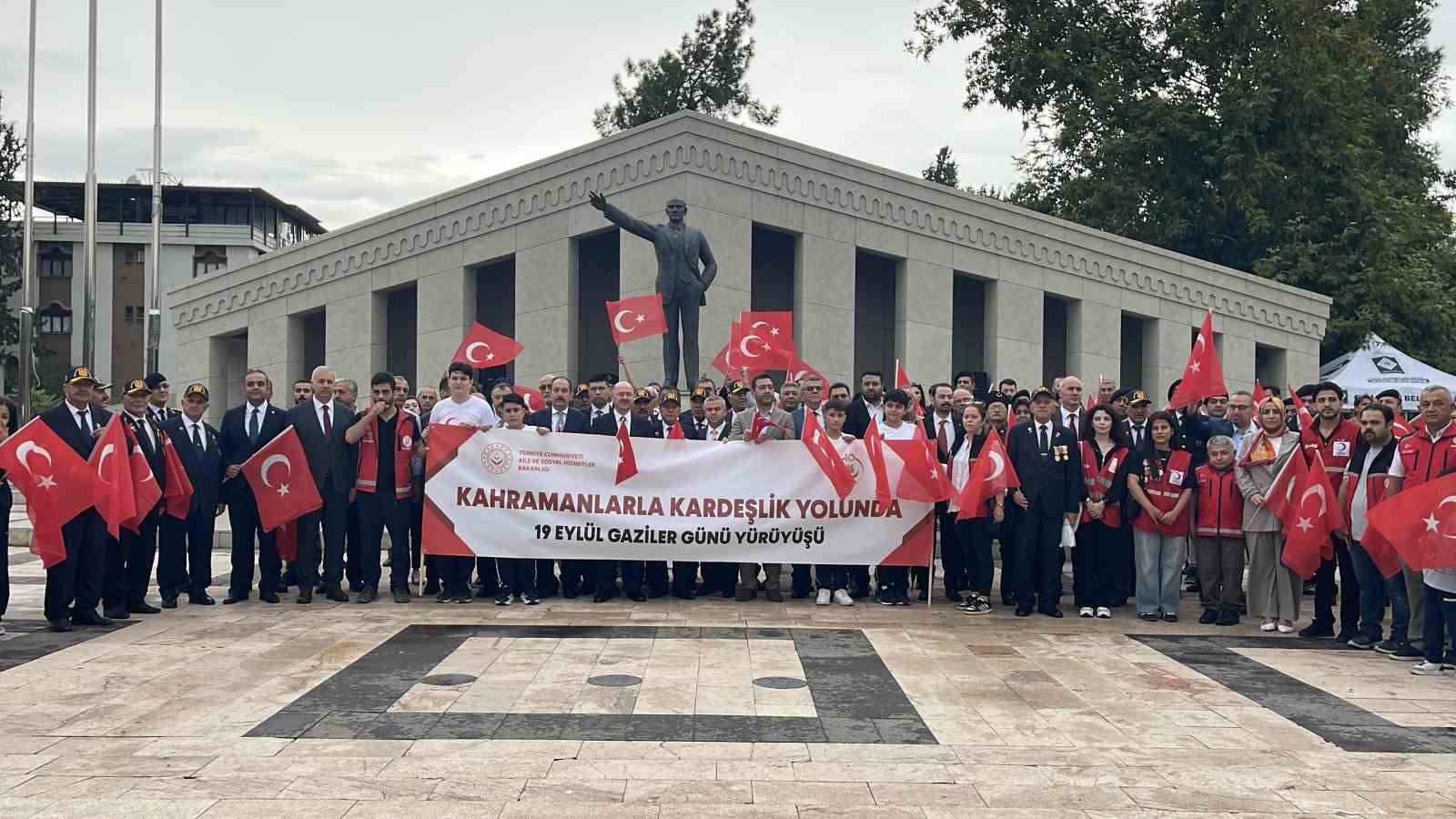 osmaniye-de-gaziler-mehter-marslariyla-yurudu