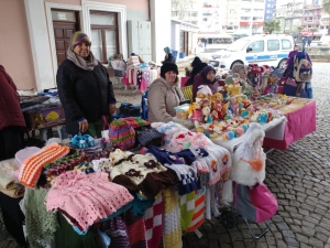 Emekçi Kadınlar Ürünlerini Sergiliyor