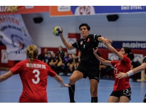 Muratpaşa Hentbol Takamı Dolu Dizgin