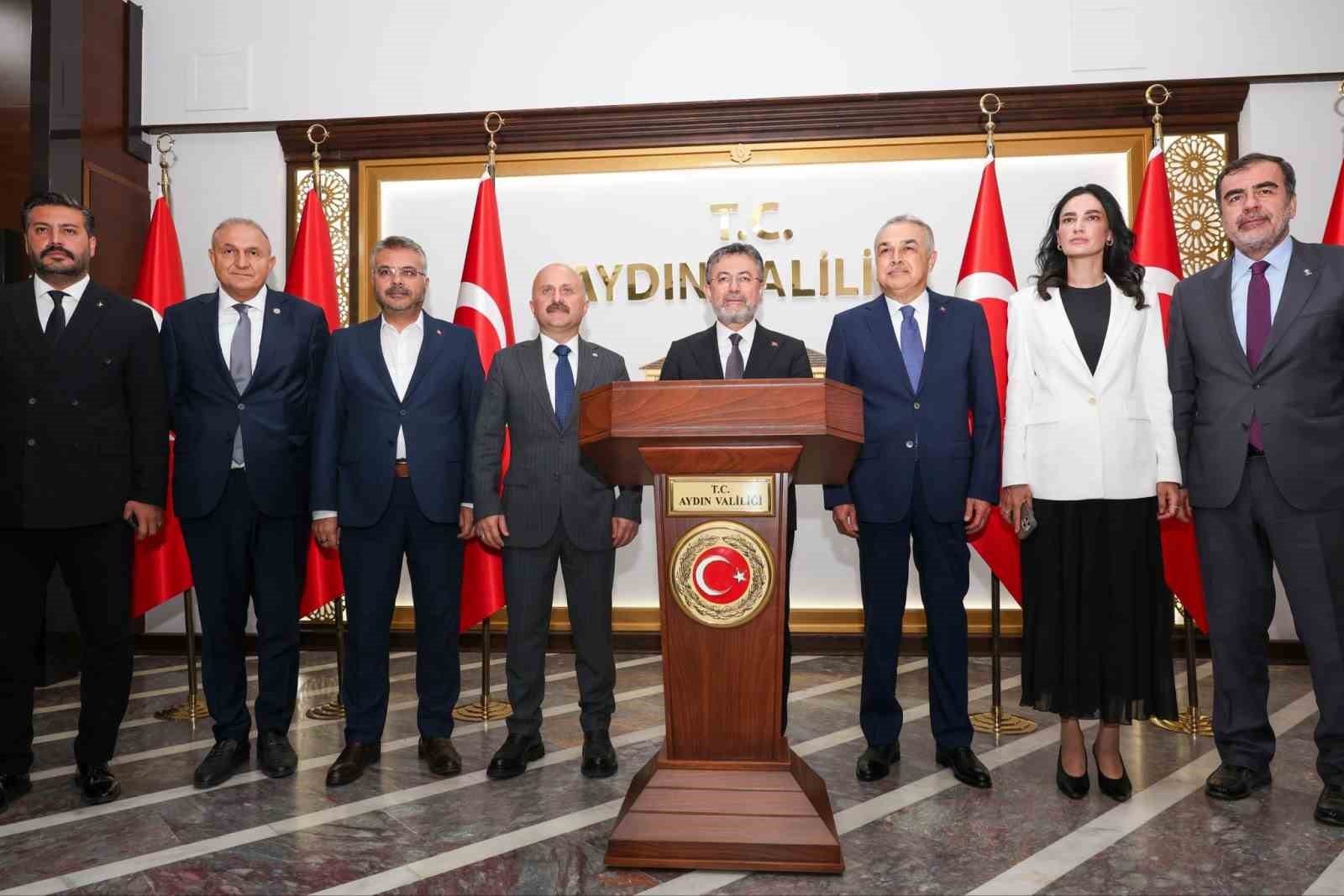 bakan-yumakli-nin-ikinci-duragi-aydin-valiligi-oldu
