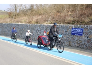 Çocukları İle Avrupa’da 6 Ülke Gezen Aile, Bisikletle Dünya Turuna Çıkmayı Hedefliyor