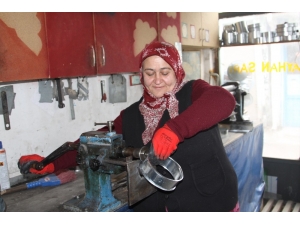 Eşinin Vefatından Sonra İş Yerini Devraldı, Arastanın Tek Kadın Ustası Oldu