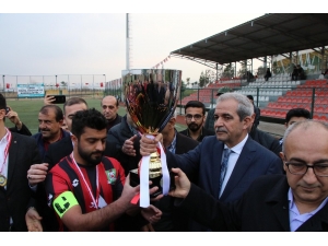 Şampiyona Kupasını Belediye Başkanı Verdi