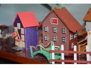 50 Yıllık Kalorifer Tesisatçısı 10 Yıldır Yaptığı Maketlerle Dikkat Çekiyor