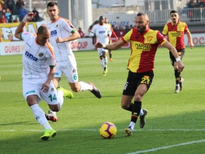 Spor Toto Süper Lig: Göztepe: 2 - Aytemiz Alanyaspor: 1 (İlk Yarı)