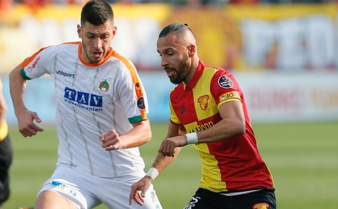 İzmir'de 5 Gollü Maçta Kazanan Göztepe