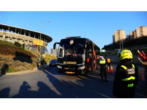 Galatasaray Ve Trabzonspor Stada Geldi