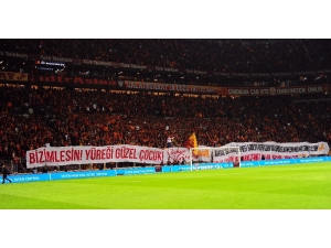 Galatasaray Tribünlerinden Anlamlı Pankartlar
