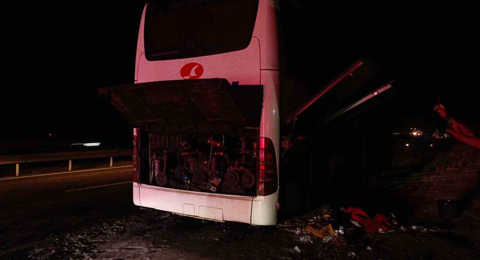 bilecik-te-seyir-halindeki-yolcu-otobusu-alevlere-teslim-oldu-1-yarali