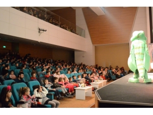 Bozüyük’te Pırdino Ve Deniz Yıldızı Minik Tiyatro Severler İçin Sahnelendi