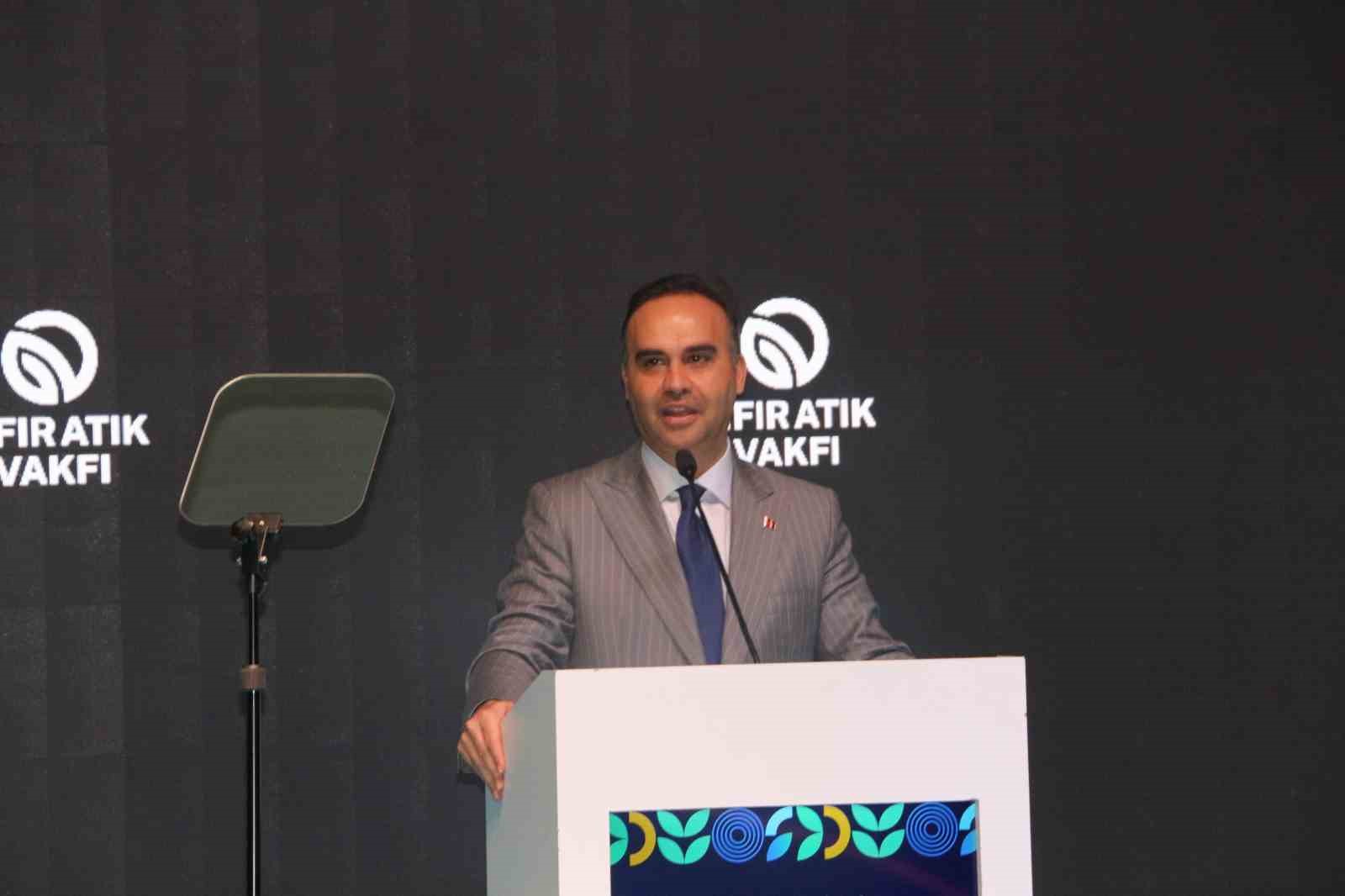 bakan-kacir-sanayi-devriminden-bu-yana-yaklasik-1-5-derece-isinan-yerkure-bugun-alarm-veriyor