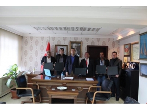 Emet Kaymakamlığı’na Teslim Edilen Bilgisayarların Dağıtımı Yapıldı