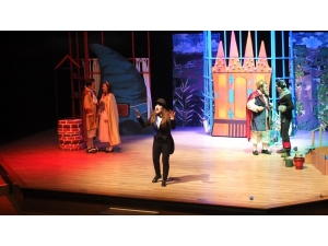 Bodrumlu Çocuklar ‘Çizmeli Kedi’yi Çok Sevdi