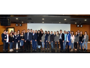 İşitme Engelli Hastalar İçin İşaret Dili Öğreniyorlar