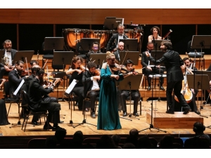 Yaşar Üniversitesi Oda Orkestrasından Romanslar Konseri