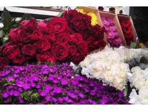 Çikolata Ve Çiçek Sektöründe Yüzler Gülüyor