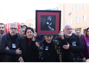 Yeşilyurt ‘Acıya Gülmek’ Şarkısıyla Son Yolculuğuna Uğurlandı