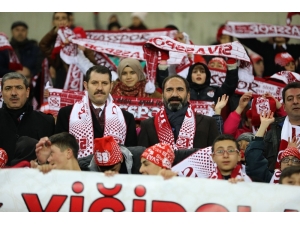 Spor Toto Süper Lig: Dg Sivasspor: 1 - Akhisarspor: 0 (İlk Yarı)