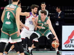 Tahincioğlu Basketbol Süper Ligi: Anadolu Efes: 93 - Banvit: 85